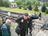 Besucher auf dem Weg in die Ausstellungsräume des Museums „Anhaltische Harzbahn“
