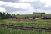 Überführungsfahrt (Lok 199 874, Tw 187 025, zwei Sitzwagen und Lok 99 6001 von Gernrode nach Wernigerode) am 10.07. 2011 (So.) in der Wendeschleife des Bahnhofs Stiege