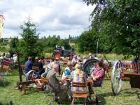 Gste im Kaffee-Garten des Museums