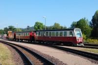 Der Triebwagens 187 017 rangiert vom Hauptgleis auf das Nebengleis im Bf Gernrode.