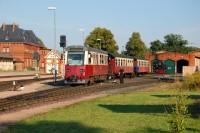 Triebwagens 187 017 rangiert mit den beiden anderen vor den Gernröder Lokschuppen abgestellten Wagen.