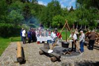 Imbissstand und Feuer mit Kesselgulasch im Waldhof Silberhtte