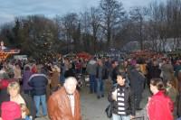 12. Vorfreude-Weihnachtsmarkt mit Buden und Kinderkarussell