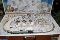 Miniatur-Gastanlage mit Winterlandschaft