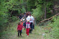 Wandergruppe im Märchenwald