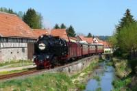 Lok 99 6001 verlässt mit Zug 8965 den Bahnhof Alexisbad Richtung Hasselfelde.