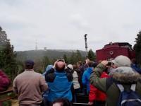 Blick aus dem offenen Aussichtswagen („Schienen-Cabrio“) zum Brocken