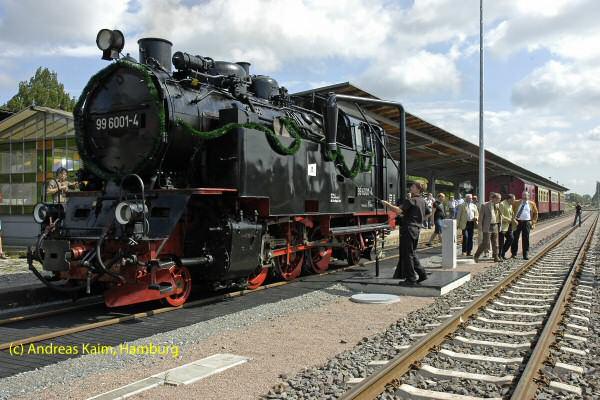 Lok 99&nbsp;6001 am Wasserkran in Qb